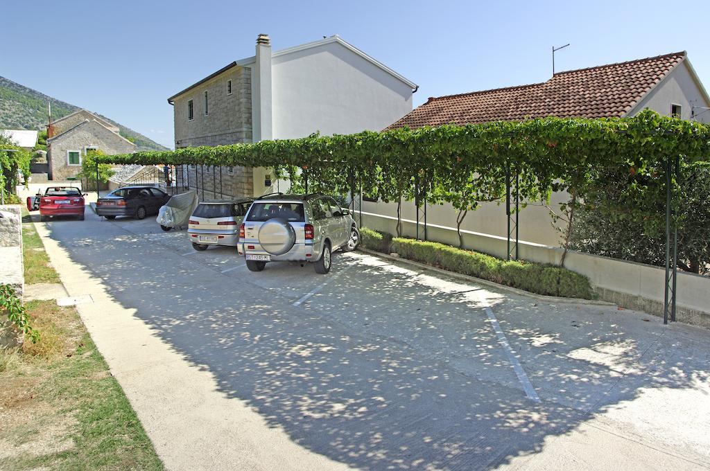 Apartments Diana - New Heated Pool Bol Exterior foto