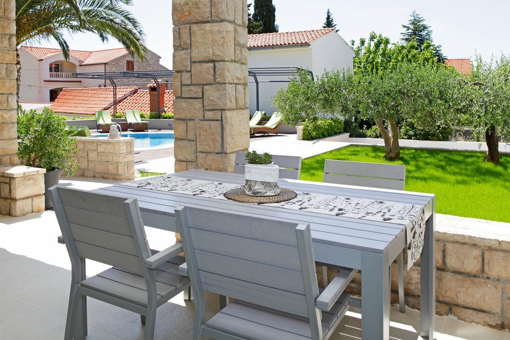 Apartments Diana - New Heated Pool Bol Exterior foto