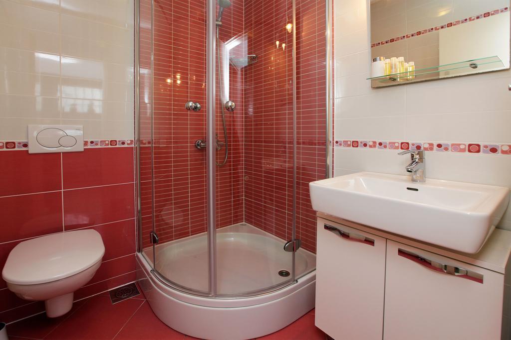 Apartments Diana - New Heated Pool Bol Exterior foto