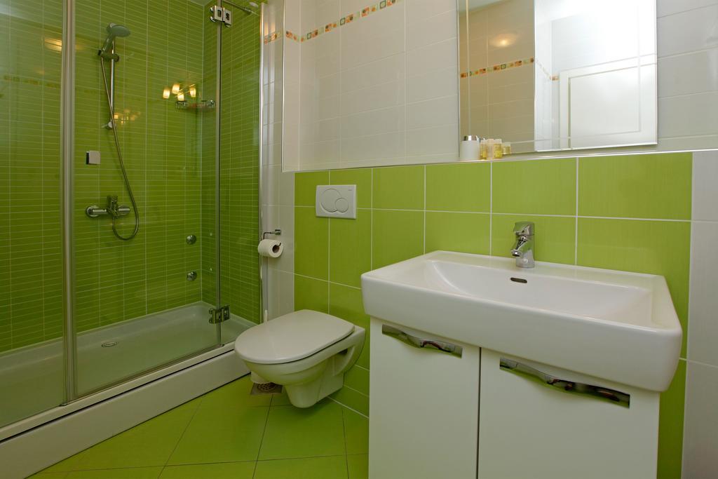 Apartments Diana - New Heated Pool Bol Exterior foto