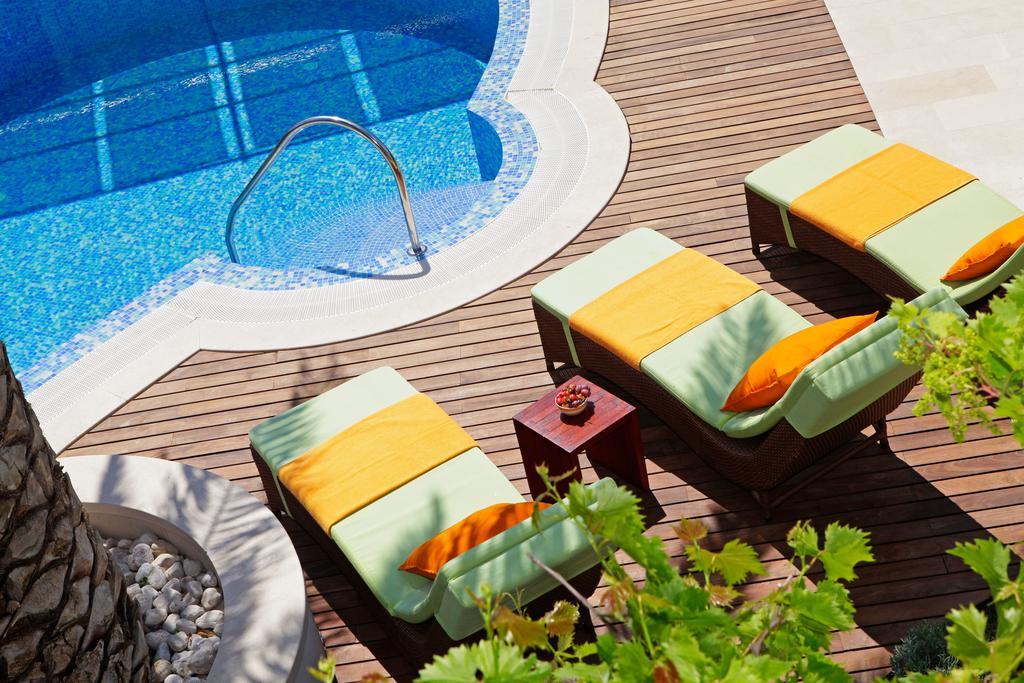 Apartments Diana - New Heated Pool Bol Exterior foto