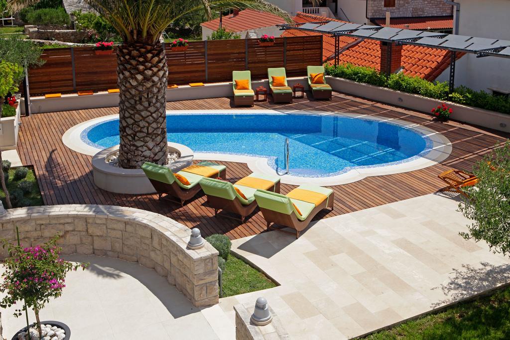 Apartments Diana - New Heated Pool Bol Exterior foto