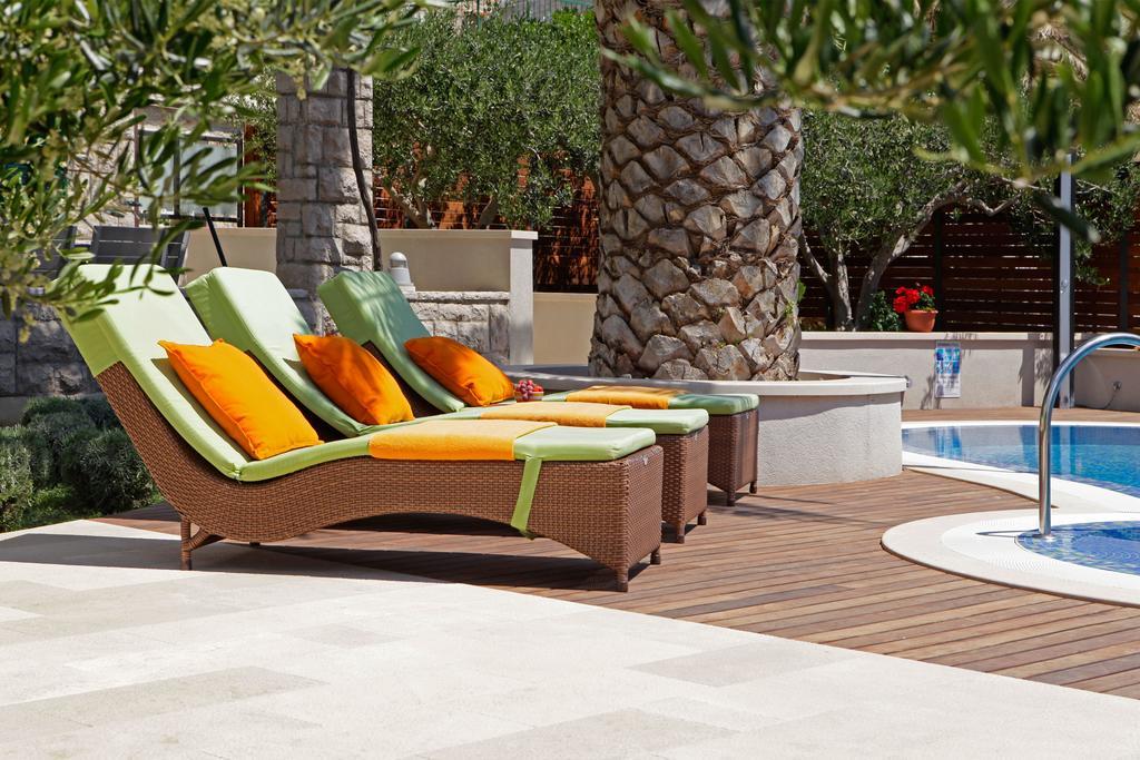 Apartments Diana - New Heated Pool Bol Exterior foto