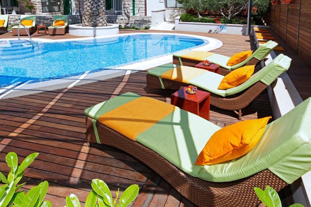 Apartments Diana - New Heated Pool Bol Exterior foto